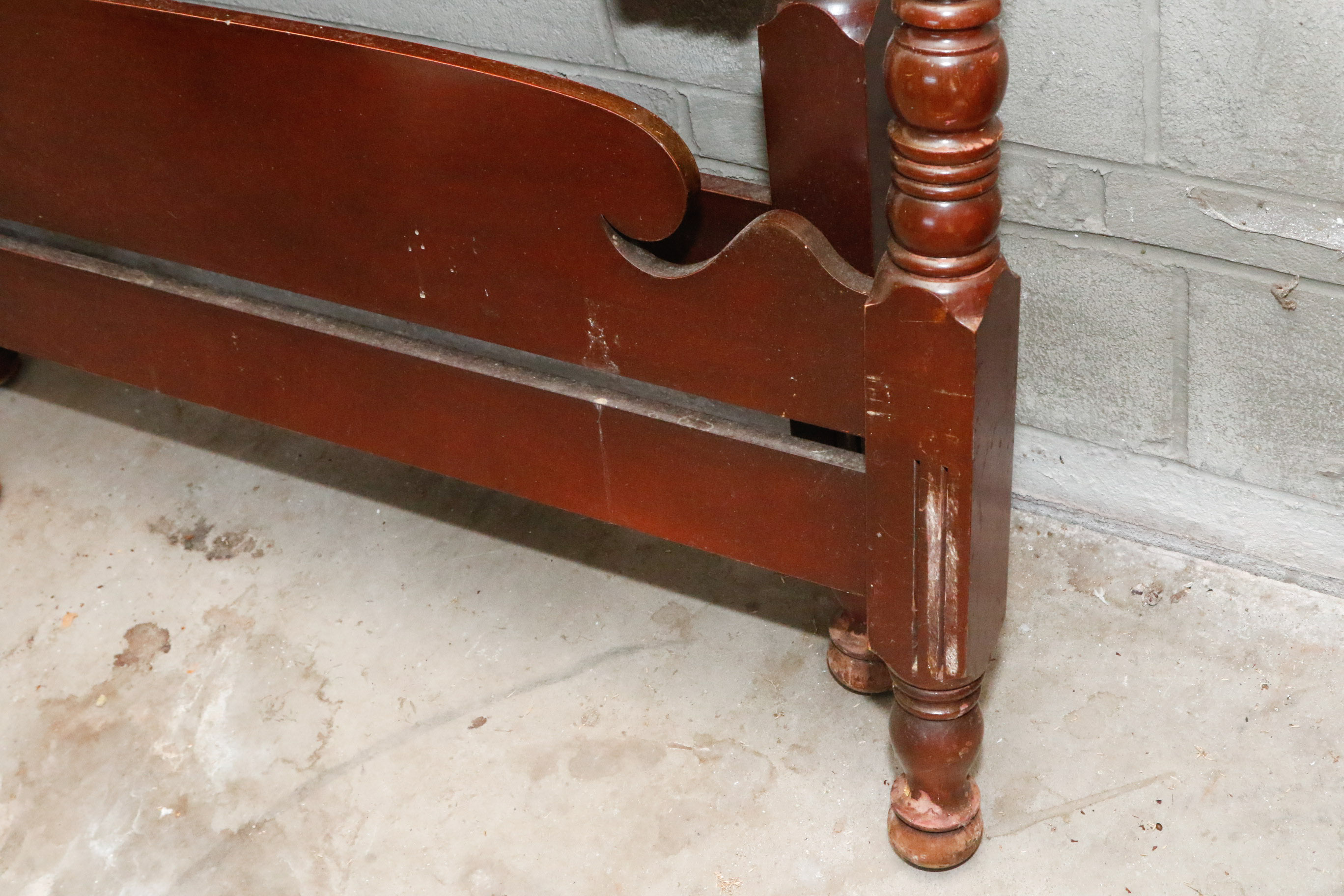 Van Stee Twin Pineapple Poster Bed