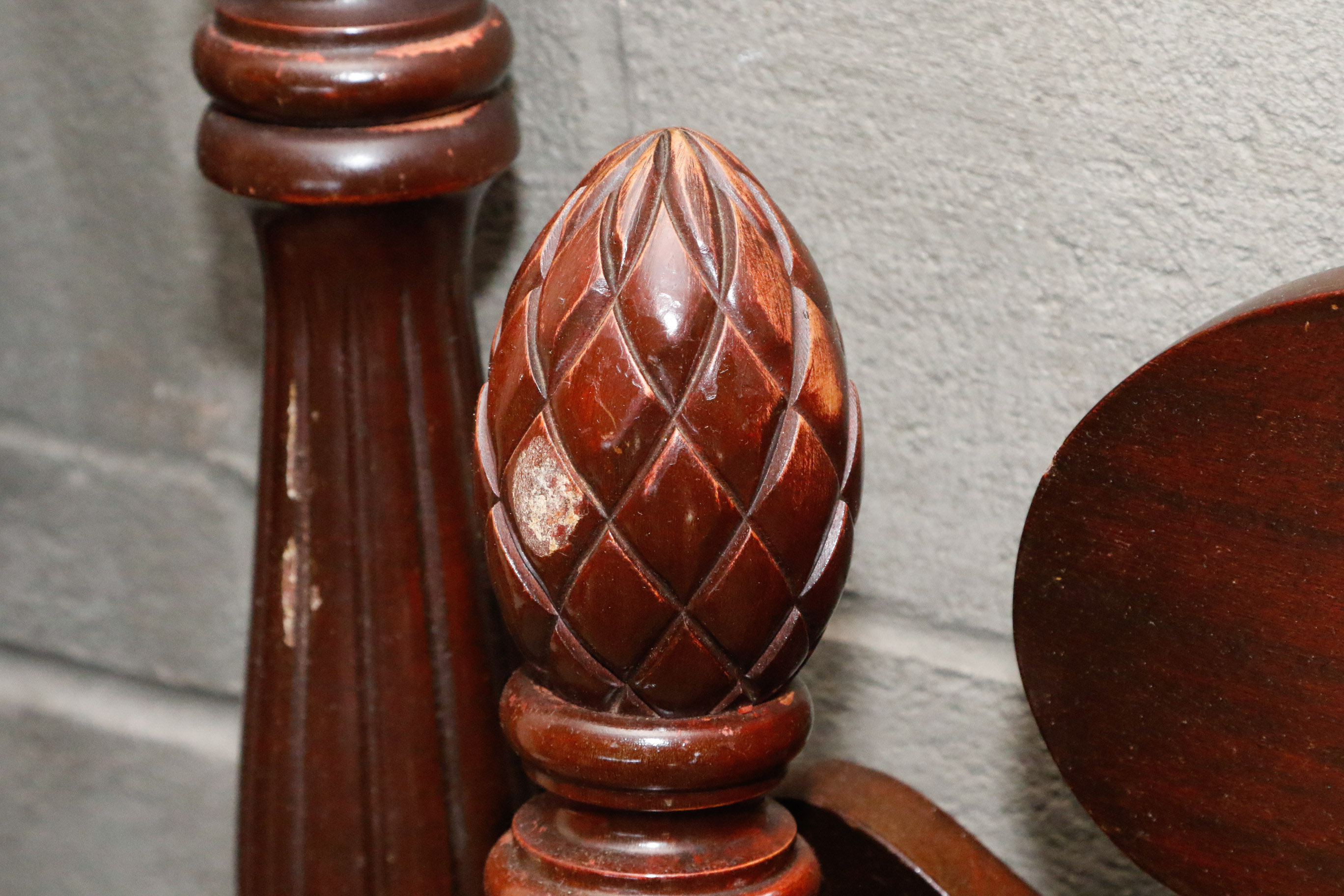 Van Stee Twin Pineapple Poster Bed