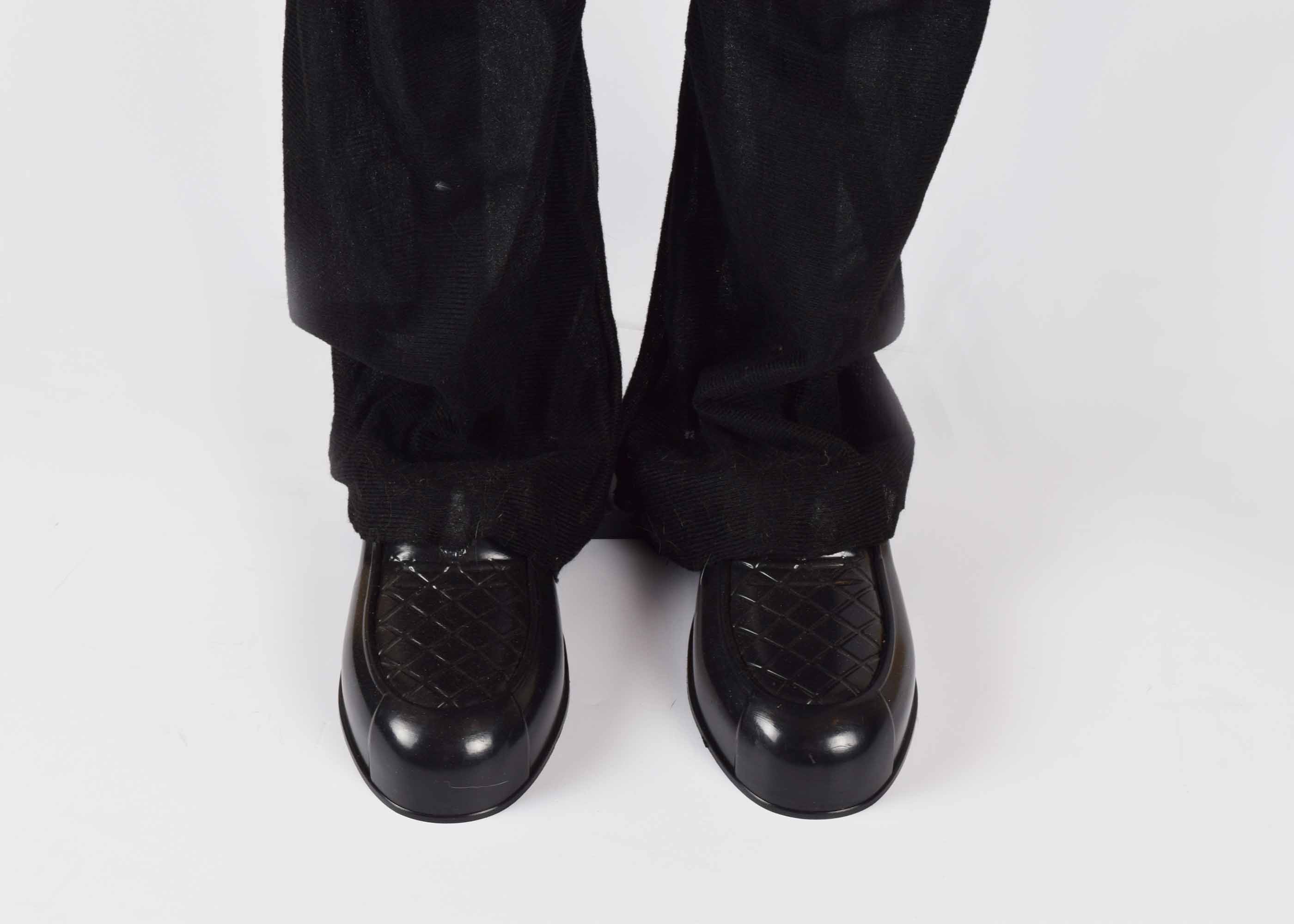 Animated Halloween Butler with Skull Tray