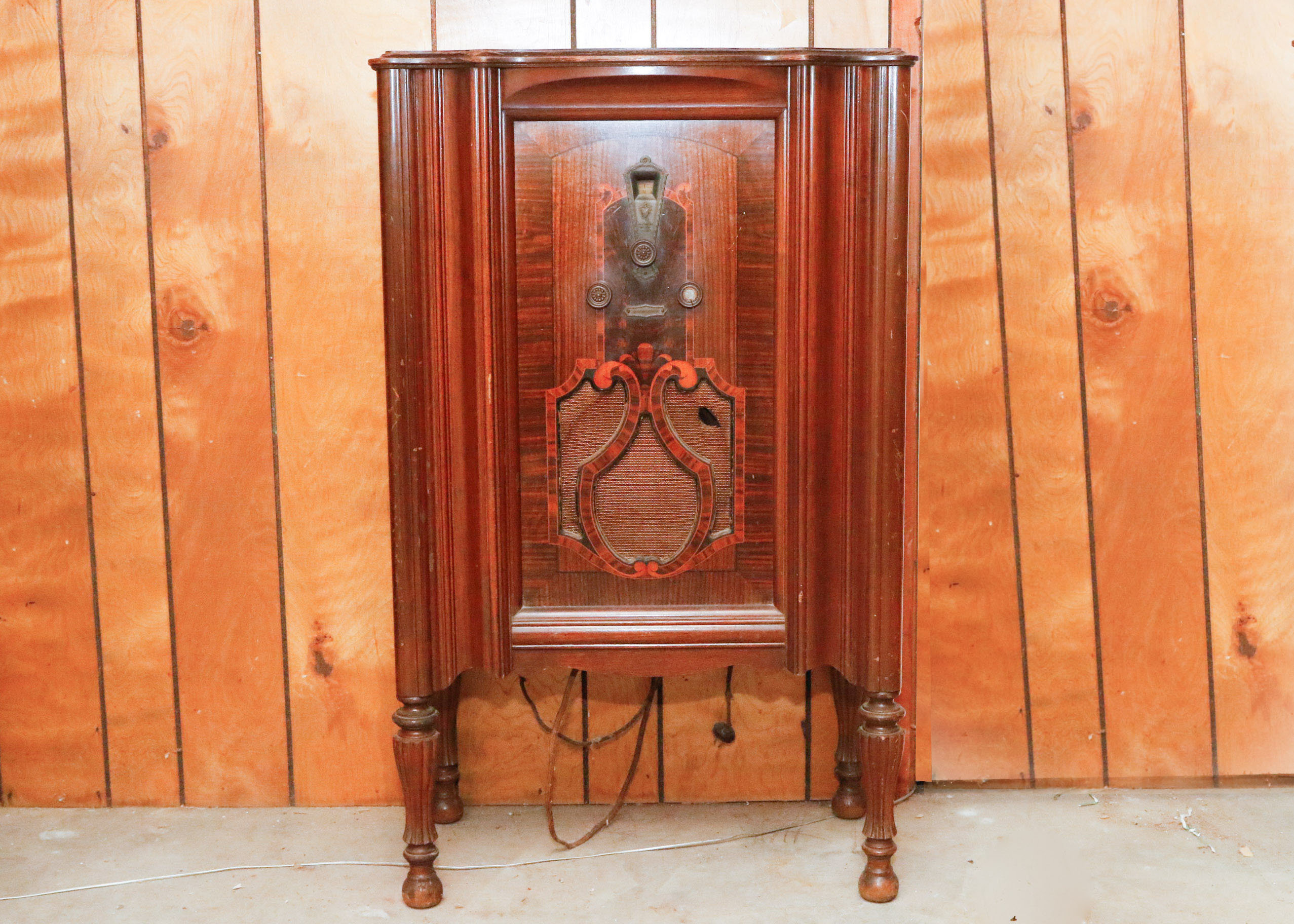 United American Bosch Super-Heterodyne Radio