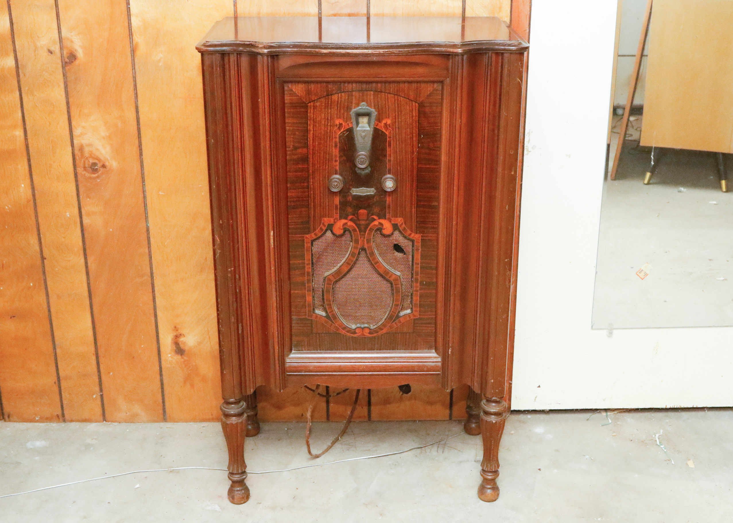 United American Bosch Super-Heterodyne Radio