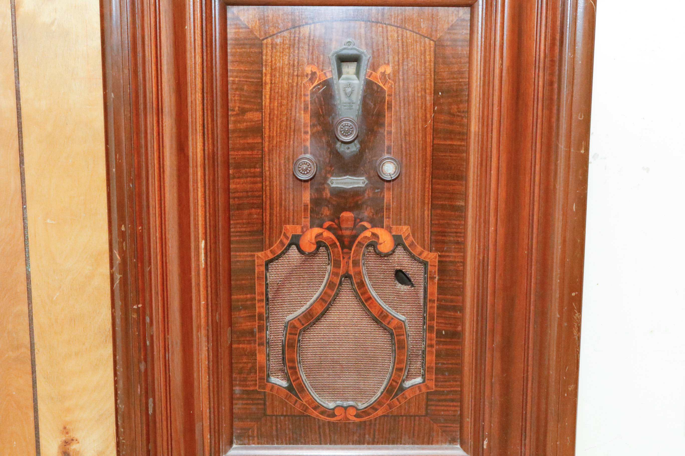 United American Bosch Super-Heterodyne Radio