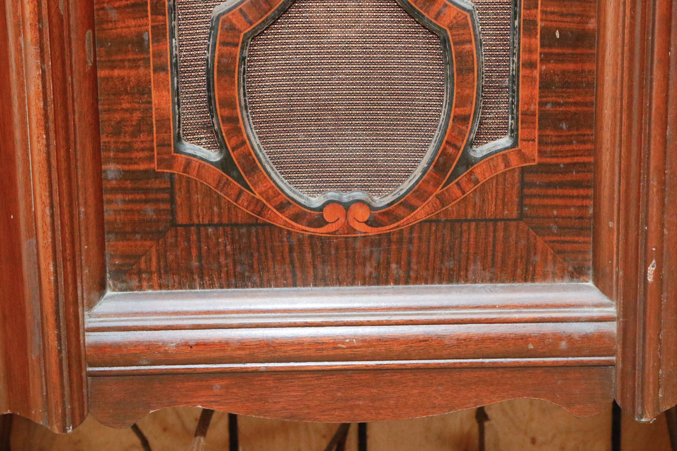 United American Bosch Super-Heterodyne Radio