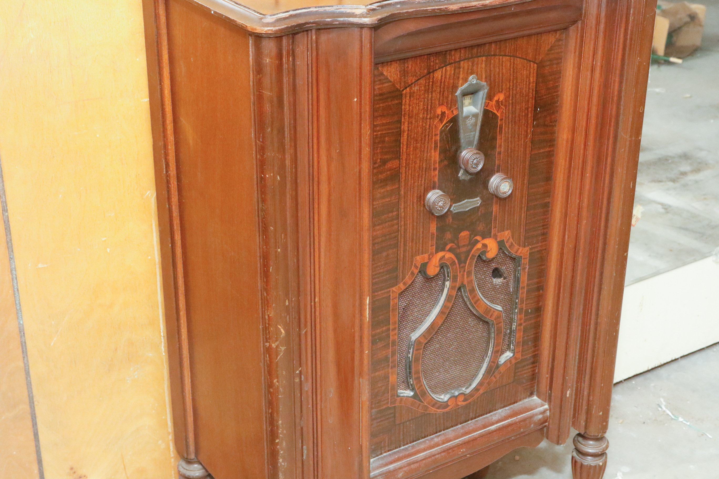 United American Bosch Super-Heterodyne Radio