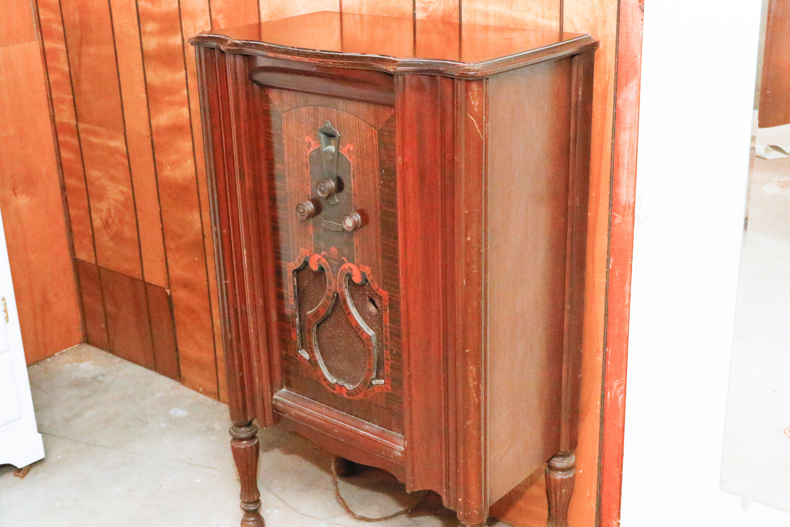 United American Bosch Super-Heterodyne Radio