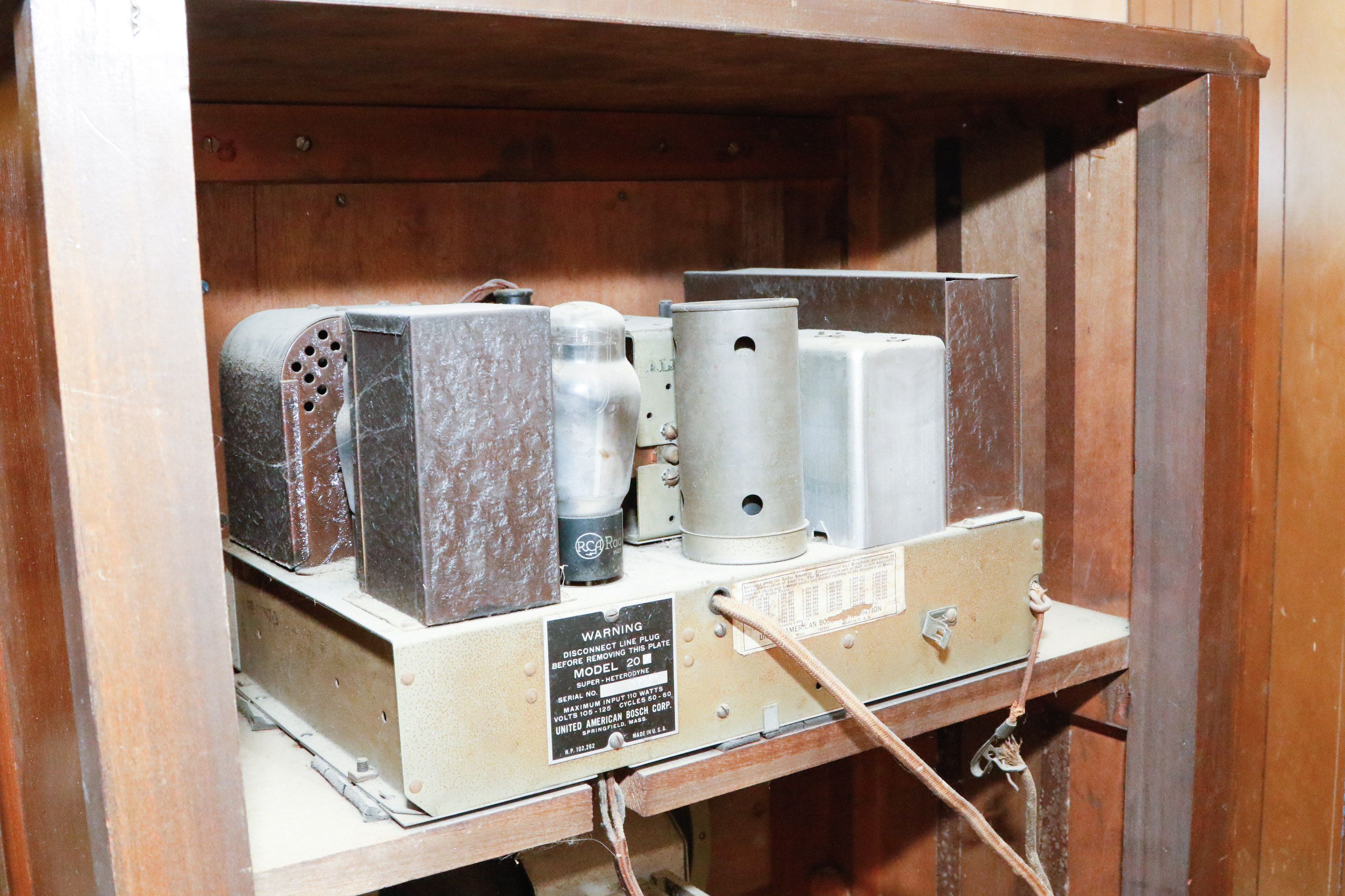 United American Bosch Super-Heterodyne Radio