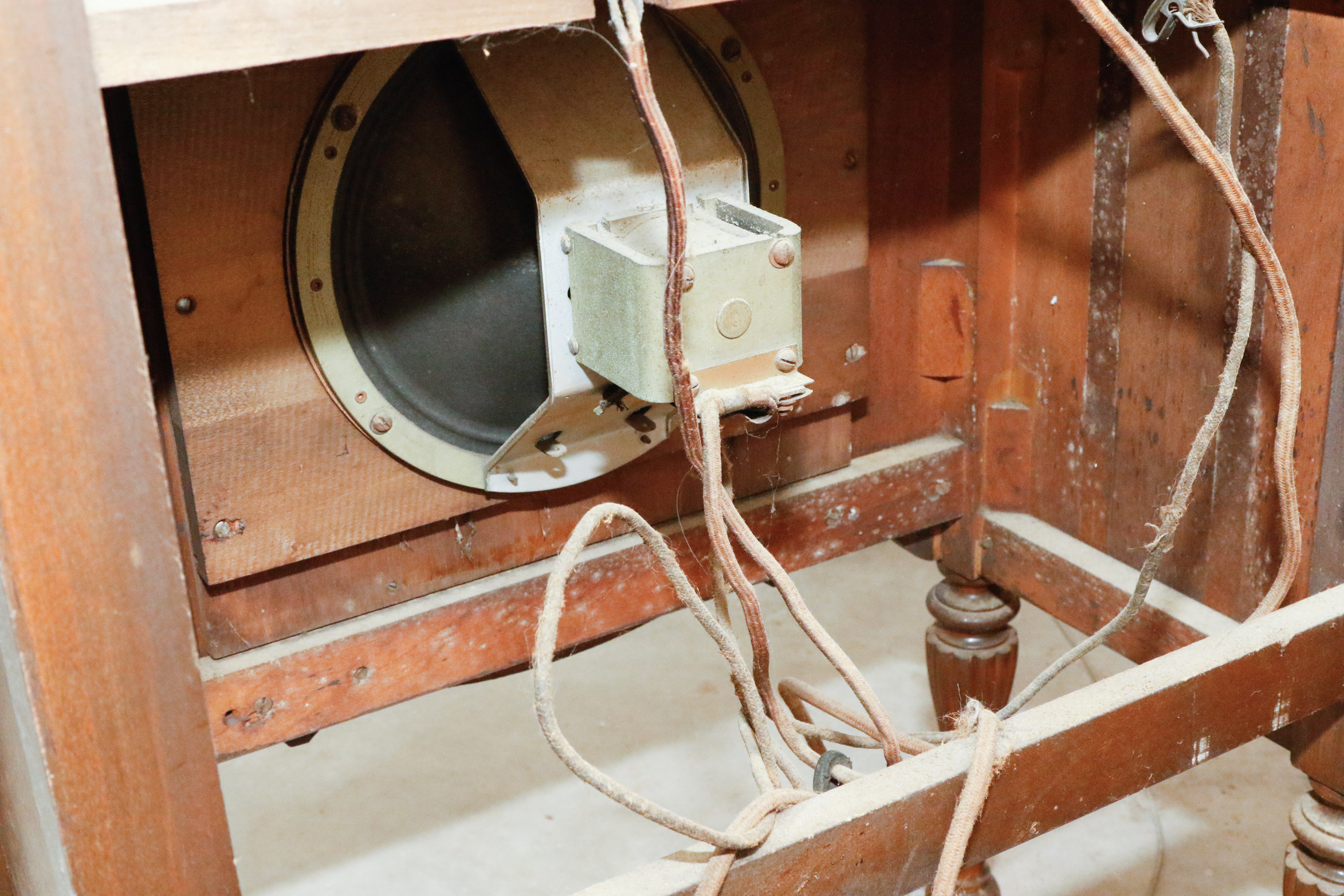 United American Bosch Super-Heterodyne Radio