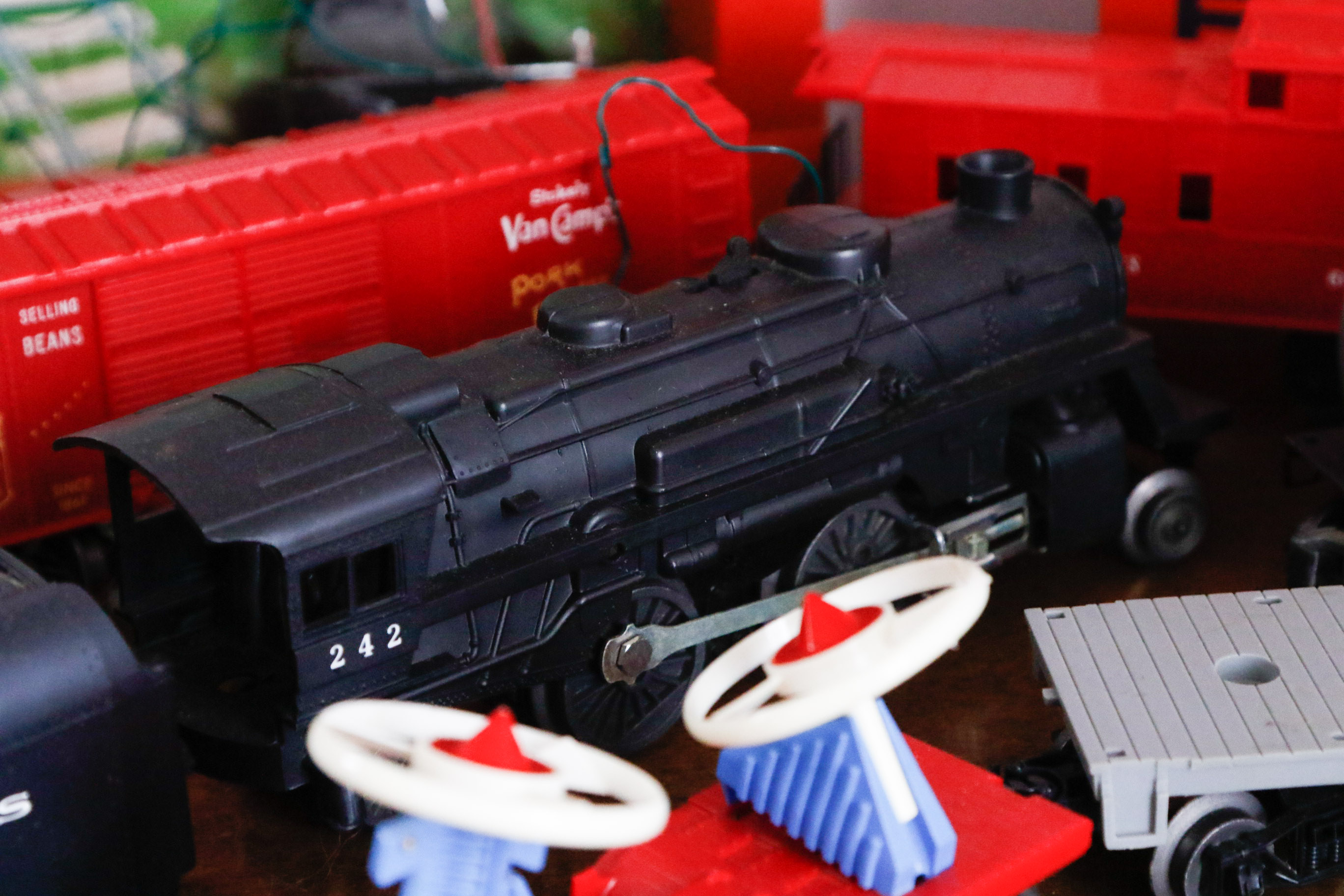 Vintage Lionel Train Outfit and Accessories