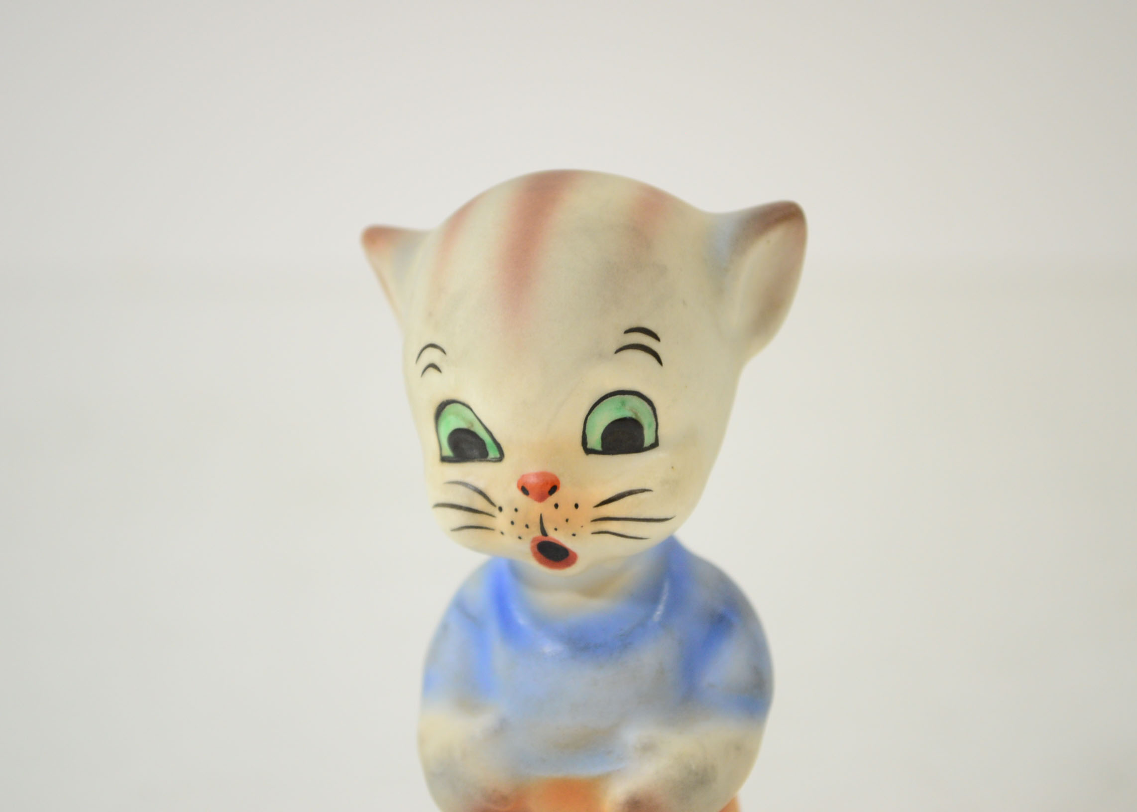 Vintage Collectible Cat Figurine