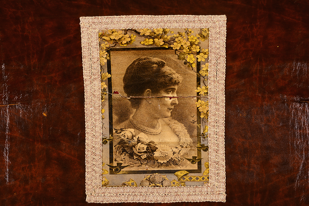 Decorative Barrel Top Trunk