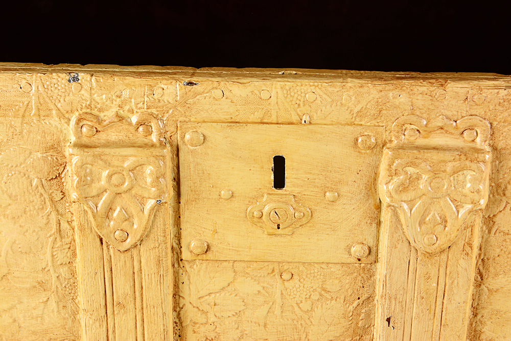 Decorative Barrel Top Trunk