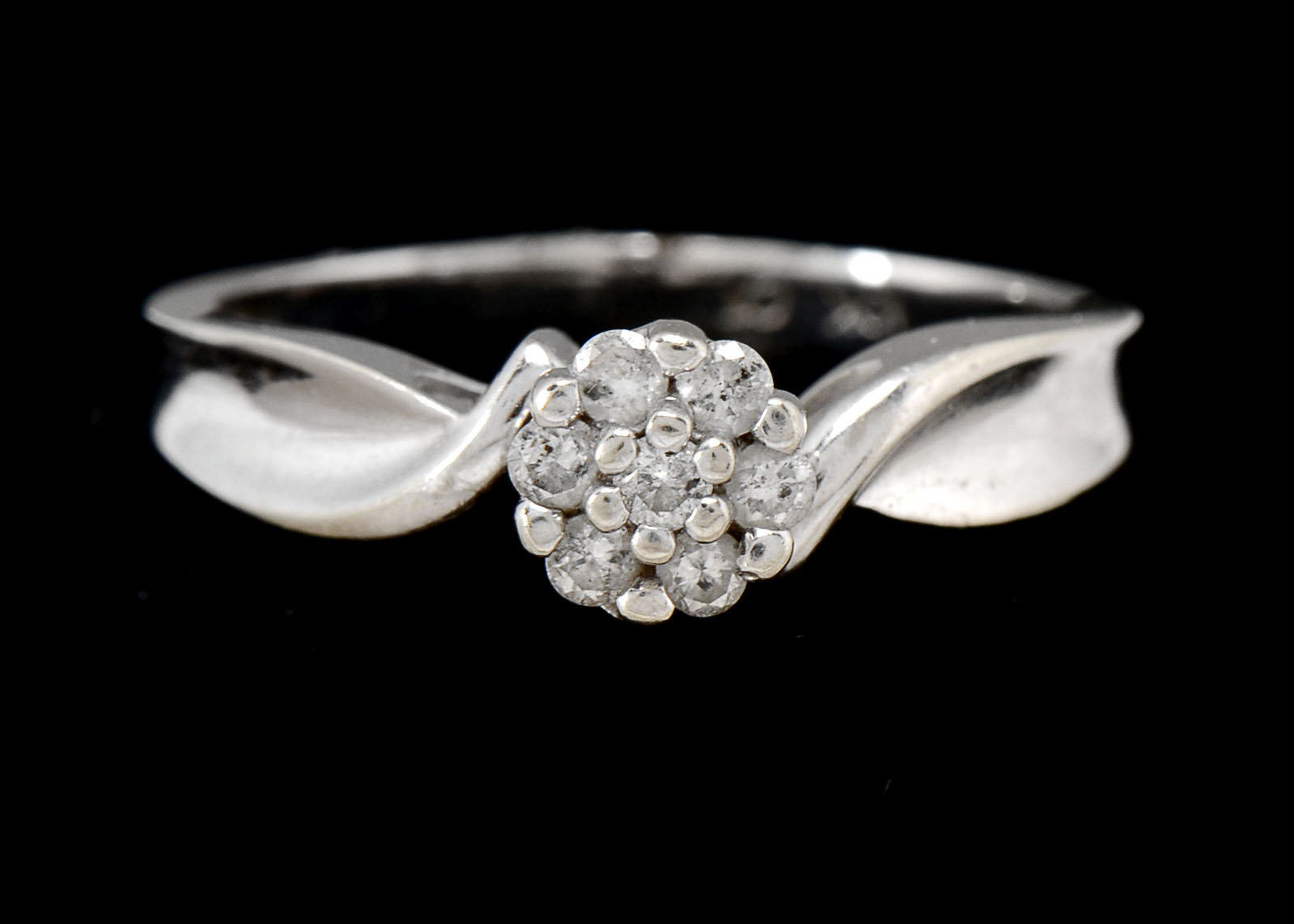 10K White Gold Diamond Flower Ring