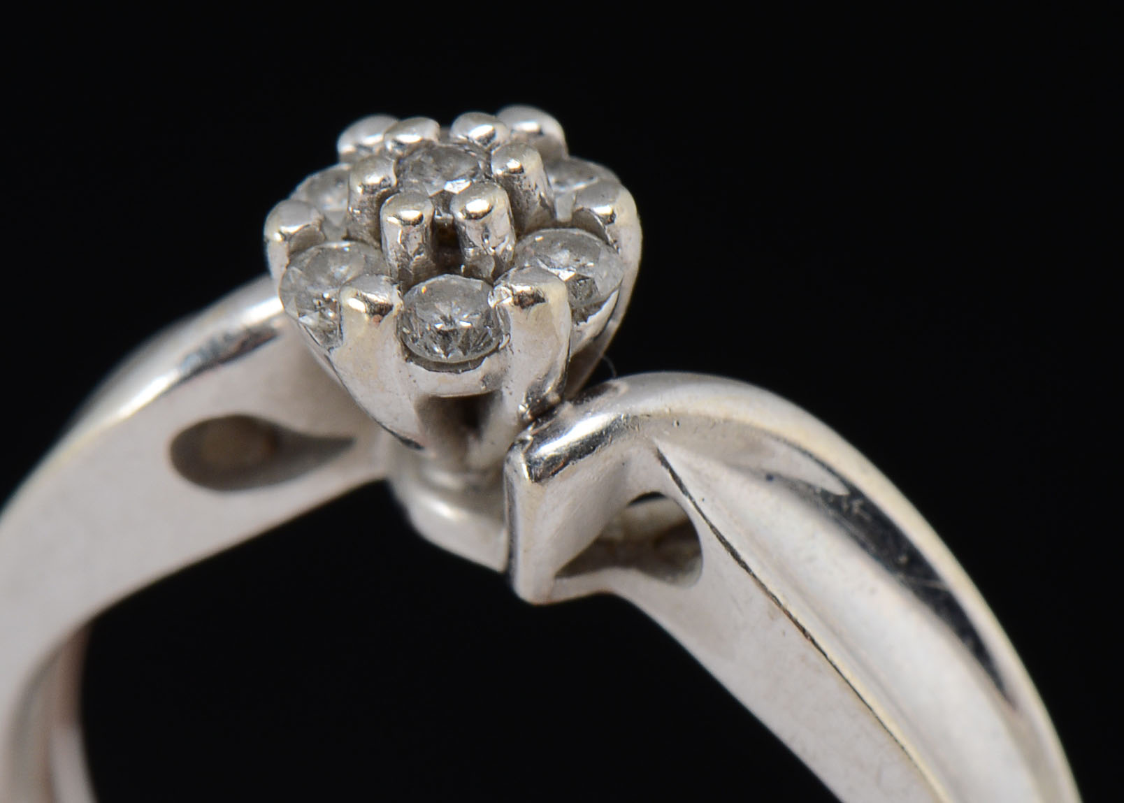 10K White Gold Diamond Flower Ring