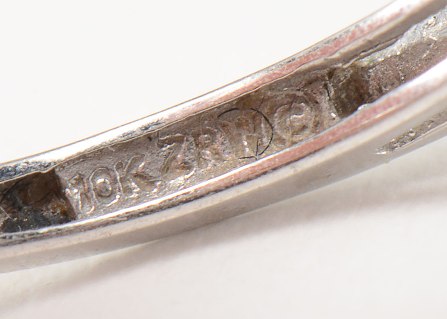 10K White Gold Diamond Ring