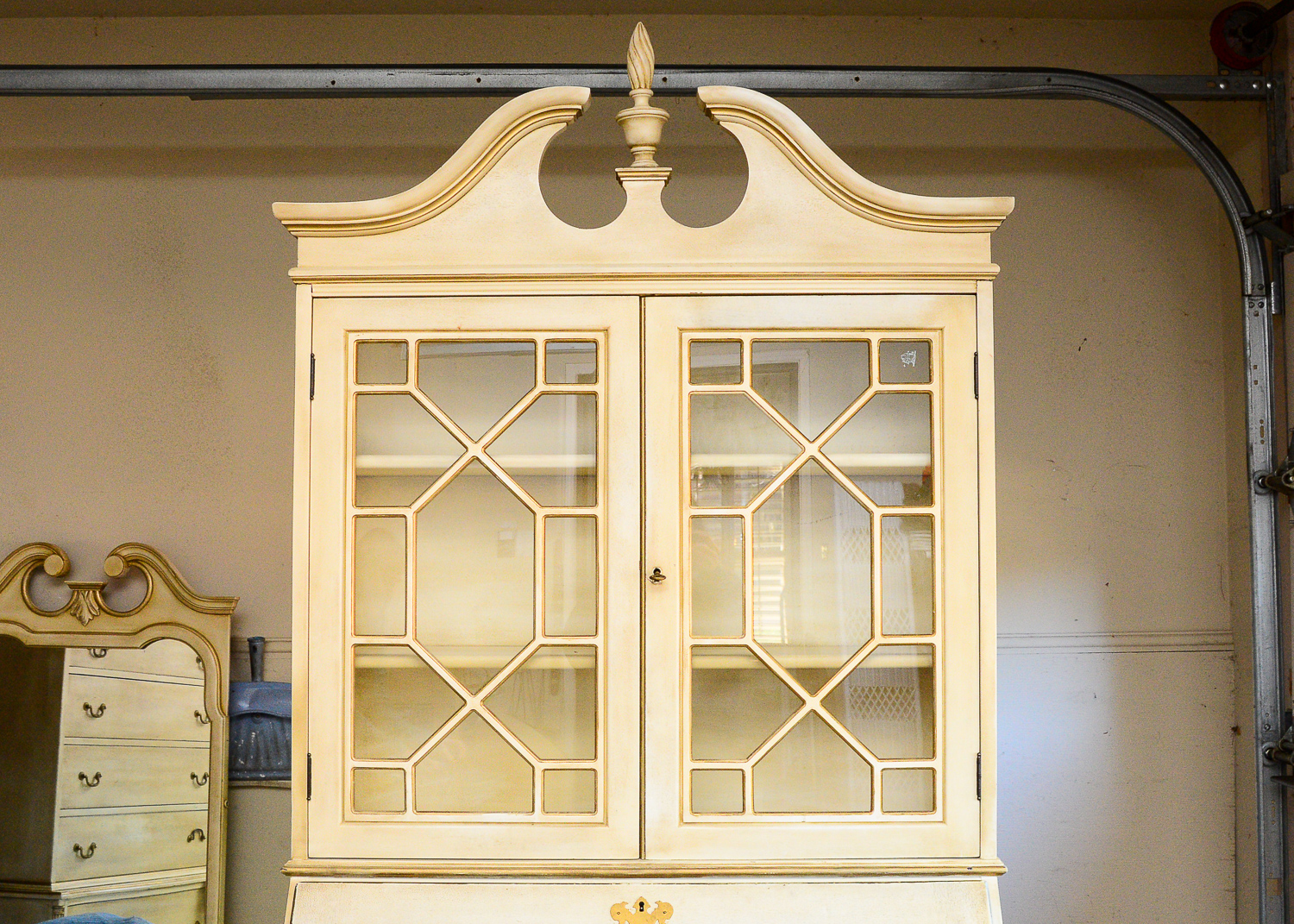 Distressed Oxbow Secretary