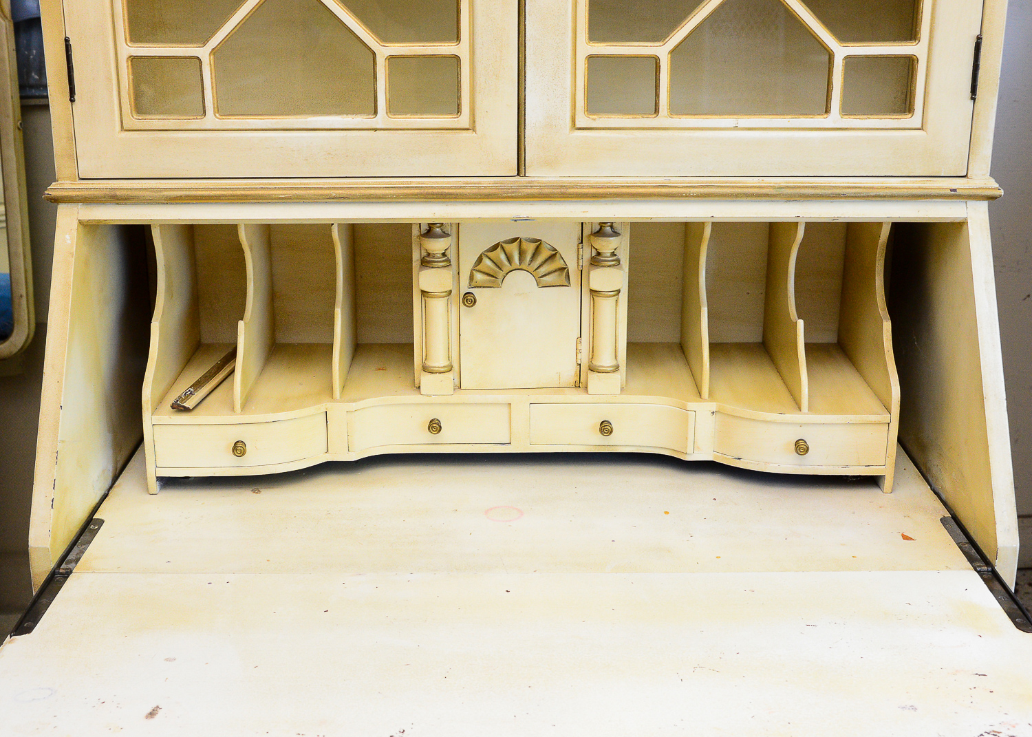 Distressed Oxbow Secretary