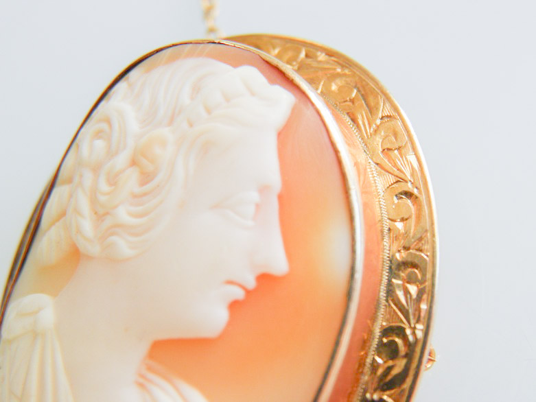 10K and 14K Gold Shell Cameo Pendant Brooch
