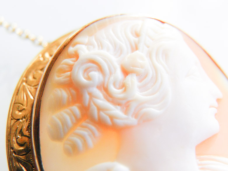 10K and 14K Gold Shell Cameo Pendant Brooch