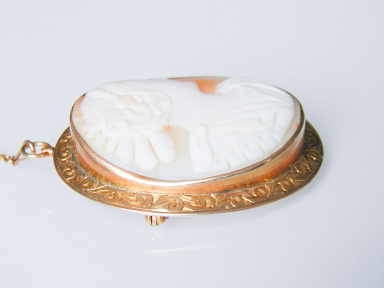 10K and 14K Gold Shell Cameo Pendant Brooch