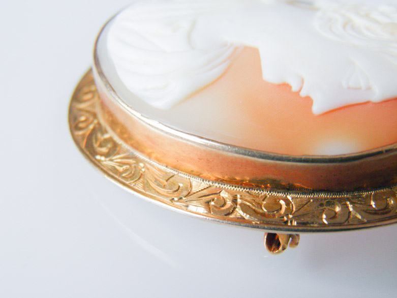 10K and 14K Gold Shell Cameo Pendant Brooch