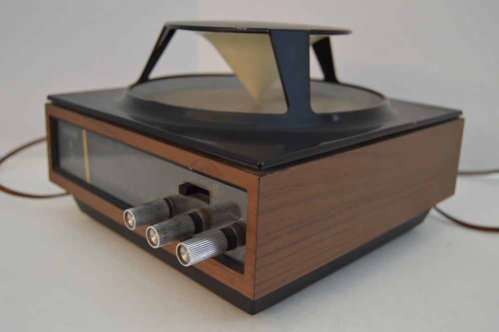 Mid Century Modern Zenith AM/FM Radio