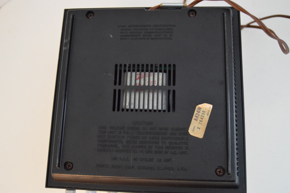 Mid Century Modern Zenith AM/FM Radio