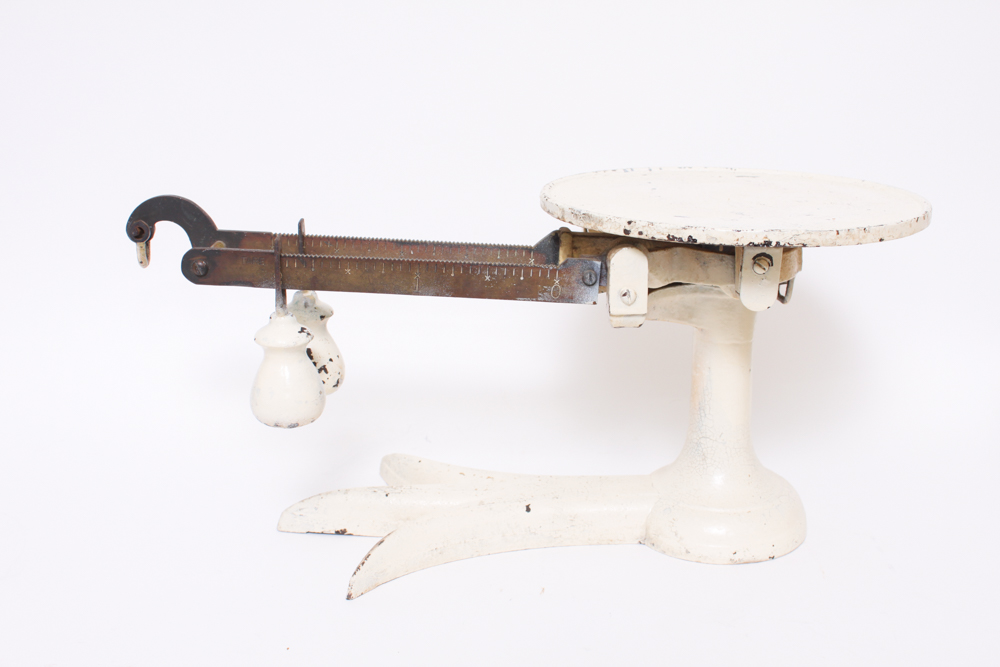 Antique Cast Iron Crow Foot Merchant Scale with Pan