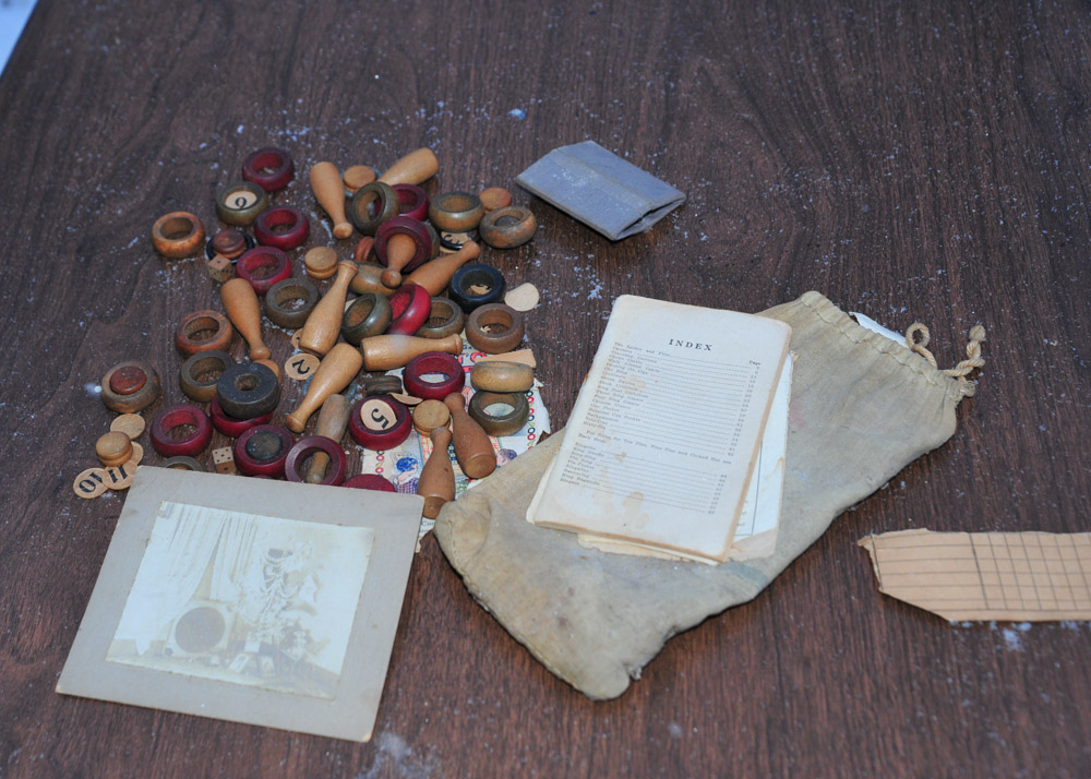 Vintage Carrom Game Board With Samsonite Card Table