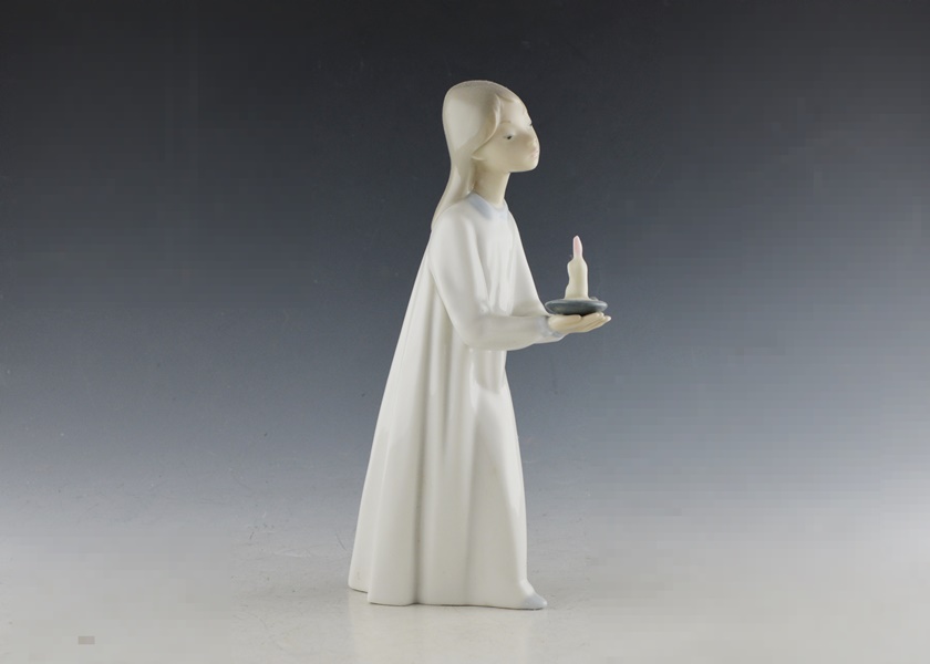 Lladro "Girl With Candle" Porcelain Figurine #4868