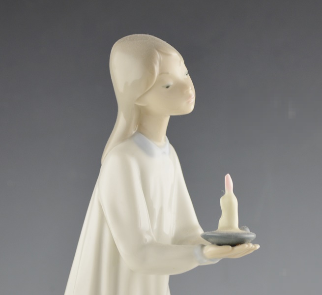 Lladro "Girl With Candle" Porcelain Figurine #4868