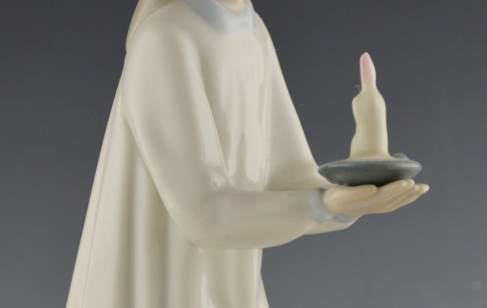 Lladro "Girl With Candle" Porcelain Figurine #4868