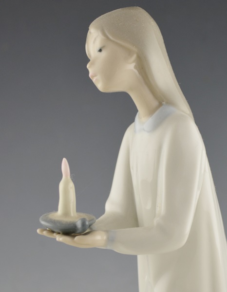 Lladro "Girl With Candle" Porcelain Figurine #4868