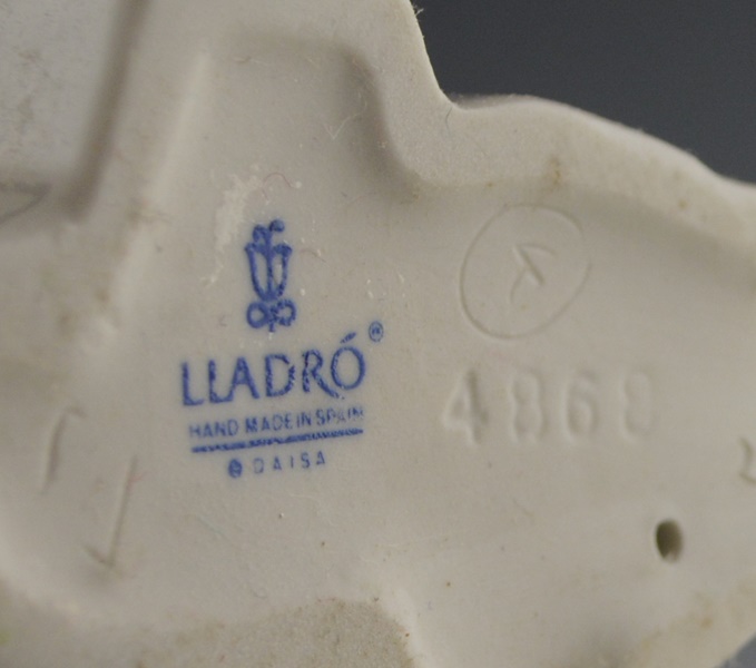 Lladro "Girl With Candle" Porcelain Figurine #4868