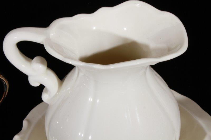 Collection of Kitchen Items