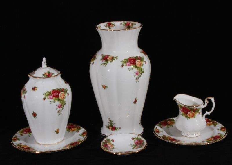 Vintage "Old Country Roses" Royal Albert Bone China