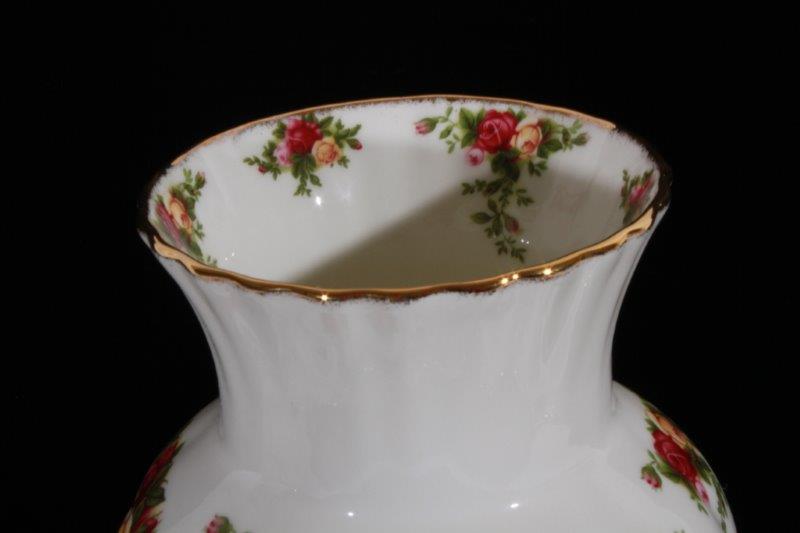 Vintage "Old Country Roses" Royal Albert Bone China