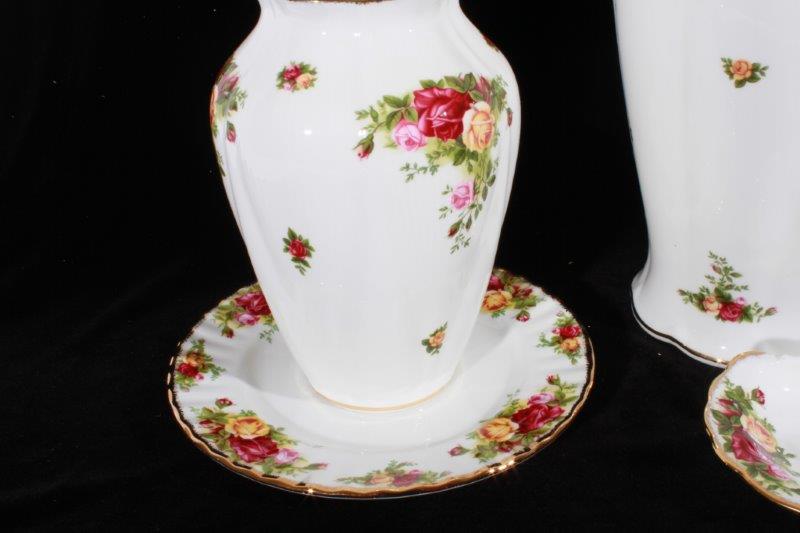 Vintage "Old Country Roses" Royal Albert Bone China