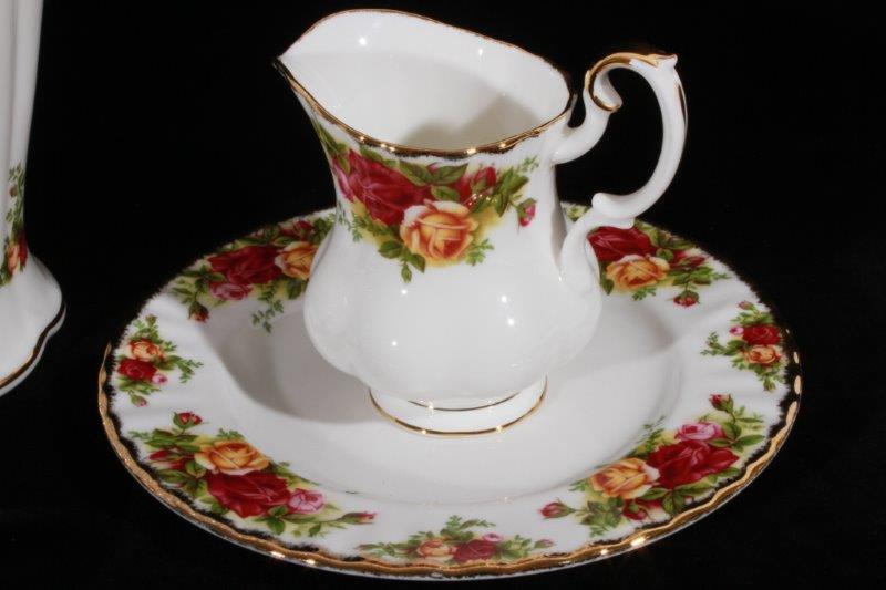 Vintage "Old Country Roses" Royal Albert Bone China