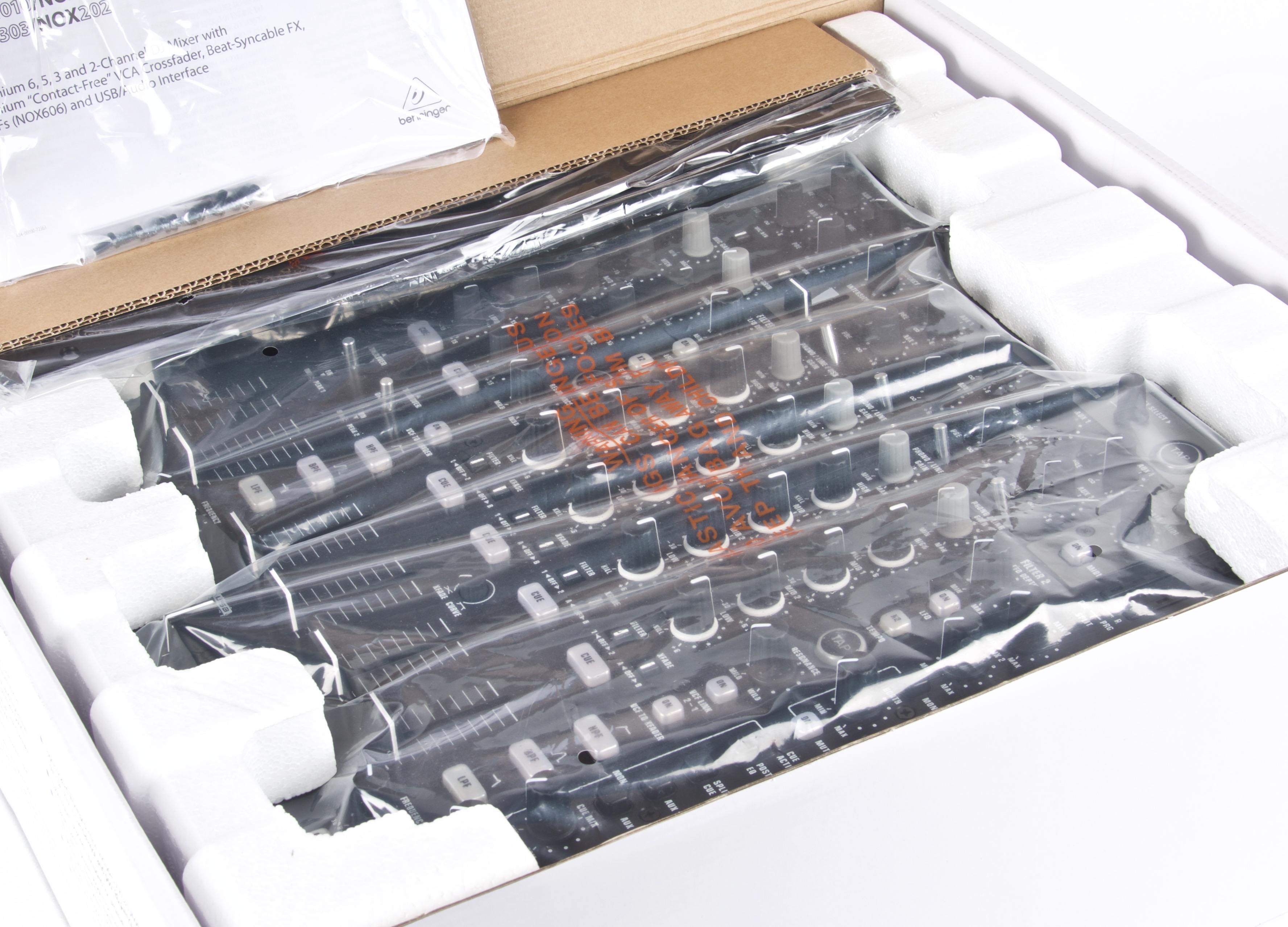 Behringer Pro Mixer NOX 606