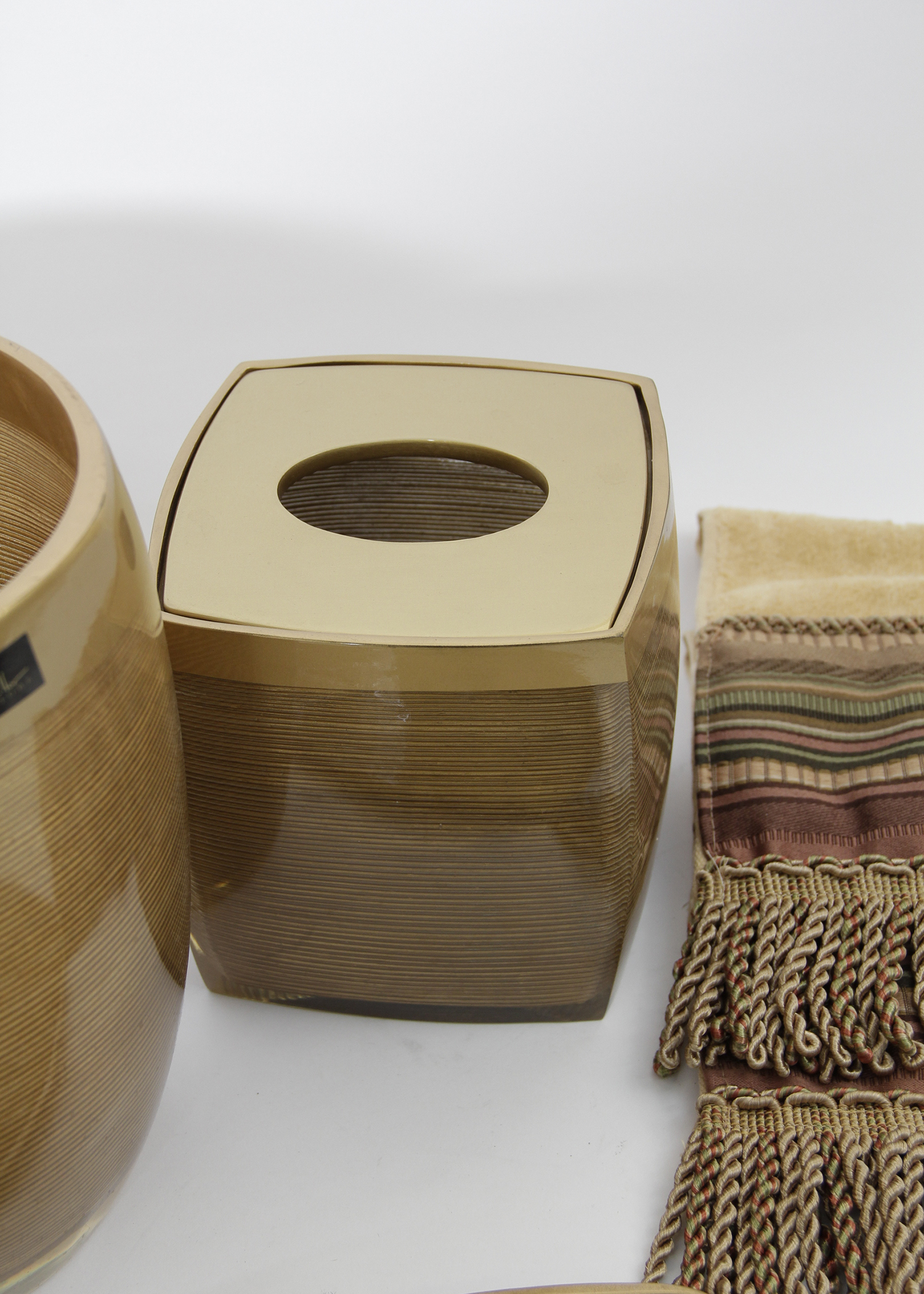 Nicole Miller Bathroom Accessories