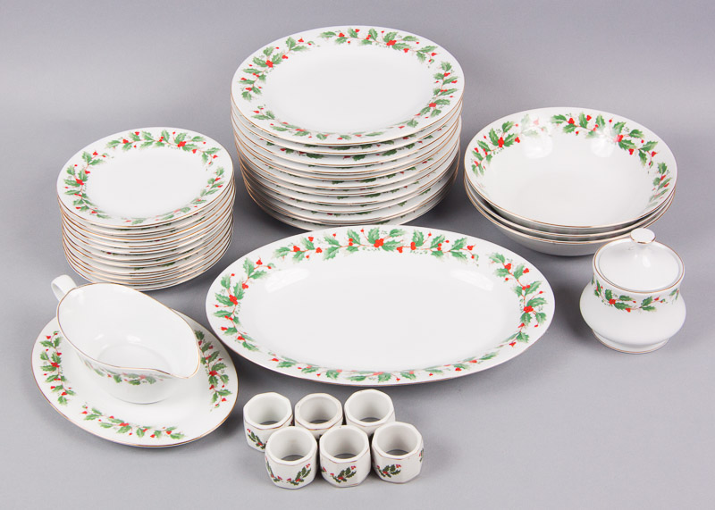 China Pearl "Noel" Pattern Fine China Set
