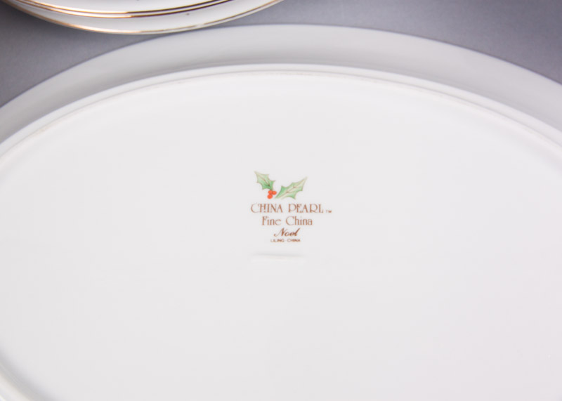 China Pearl "Noel" Pattern Fine China Set