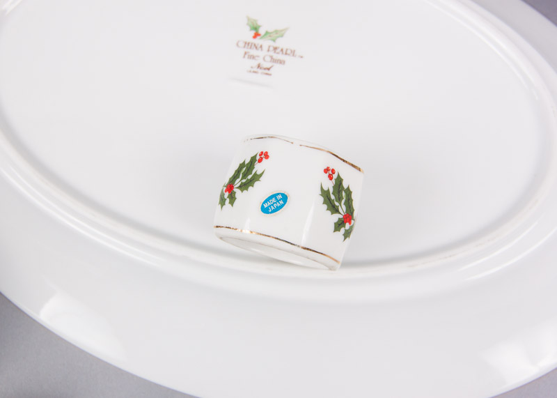 China Pearl "Noel" Pattern Fine China Set