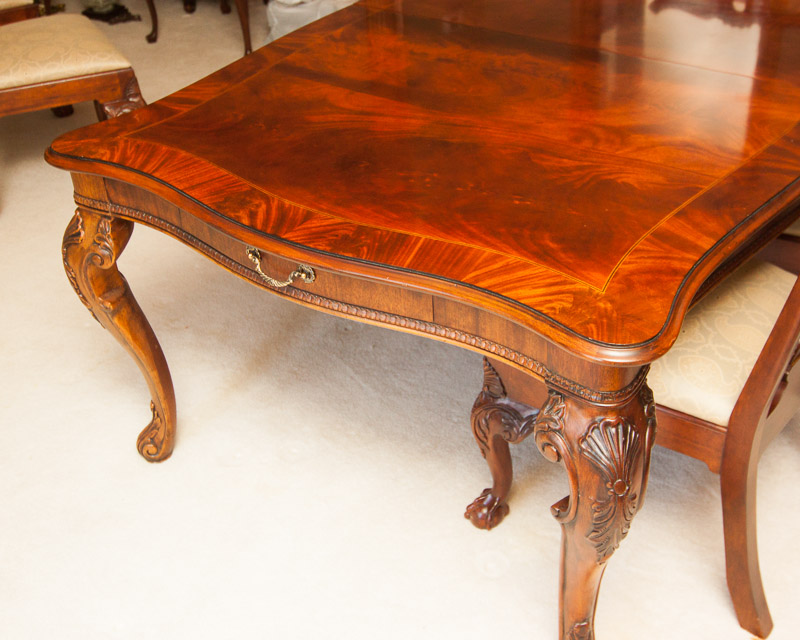 Henredon Dining Table and Chairs