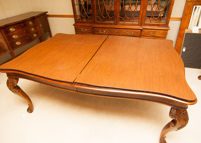 Henredon Dining Table and Chairs