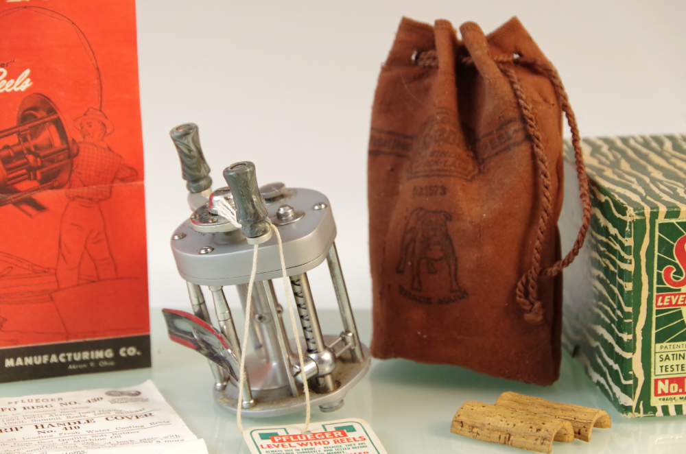 Pfleuger Supreme No. 1573 Vintage Fishing Reel with Box and Pouch