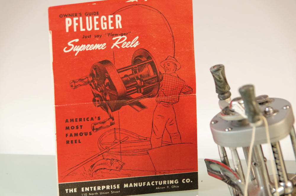 Pfleuger Supreme No. 1573 Vintage Fishing Reel with Box and Pouch