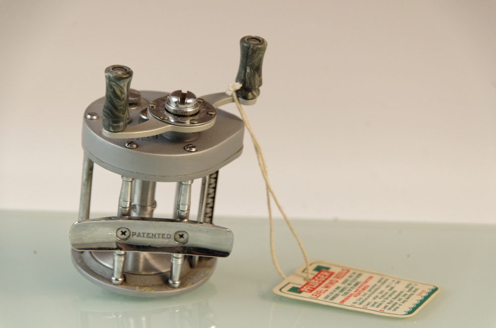 Pfleuger Supreme No. 1573 Vintage Fishing Reel with Box and Pouch