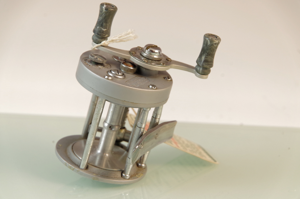 Pfleuger Supreme No. 1573 Vintage Fishing Reel with Box and Pouch