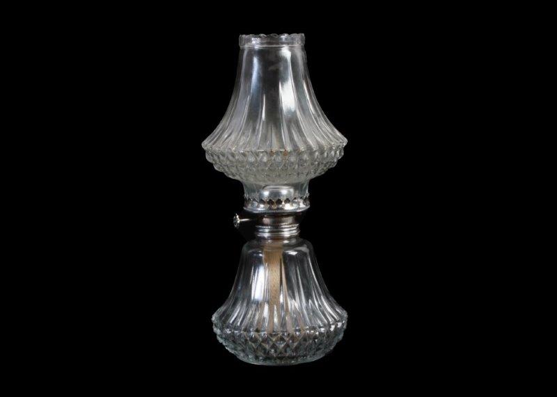Antique Diamond Patterned Oil Lamp